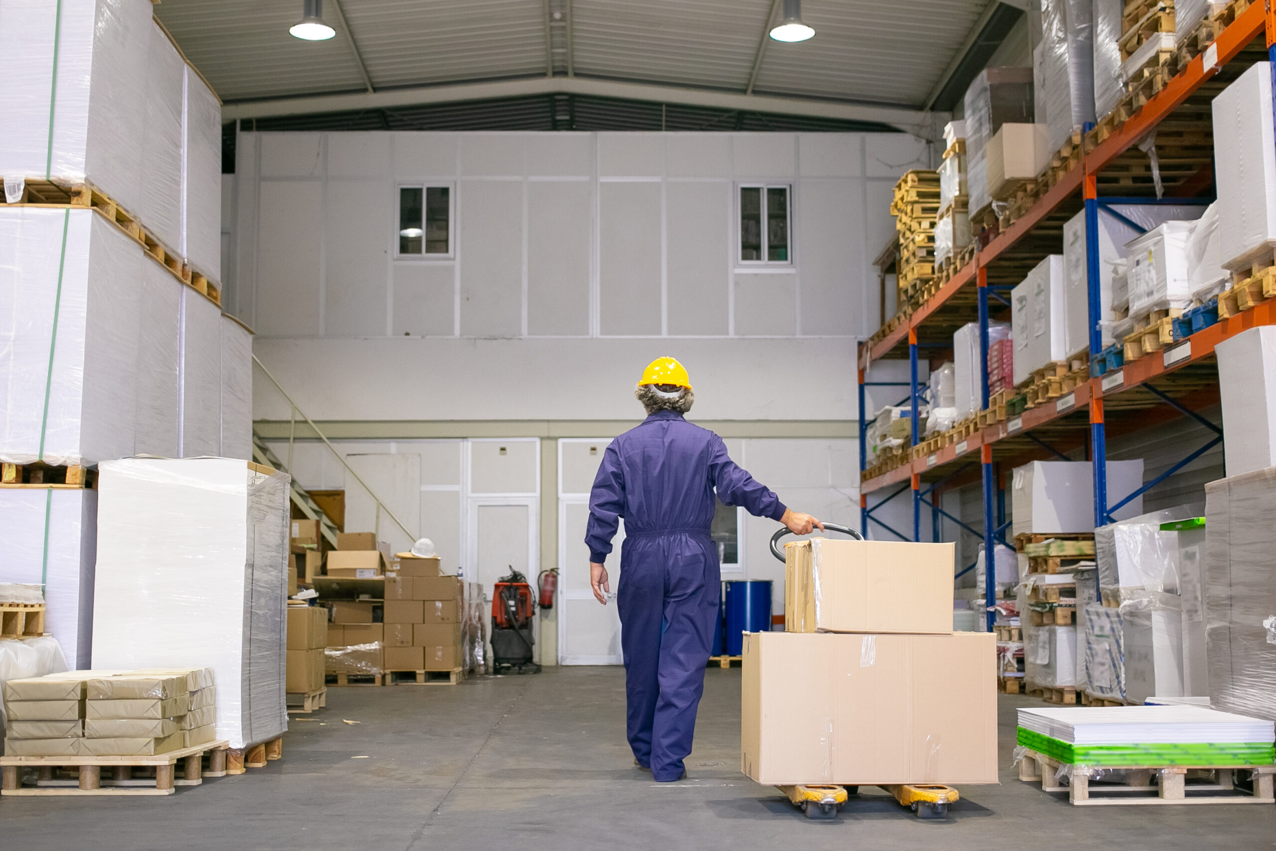Senior logistic worker in hardhat and uniform Short term warehouse storage Dubai Short-term warehouse storage Dubai Temporary warehouse storage UAE Flexible warehouse storage Dubai Monthly warehouse storage Dubai Weekly warehouse storage UAE Best short-term storage warehouse in Dubai Affordable short-term warehouse rental Secure short-term storage Dubai Short-term commercial storage Dubai AC short-term warehouse storage UAE